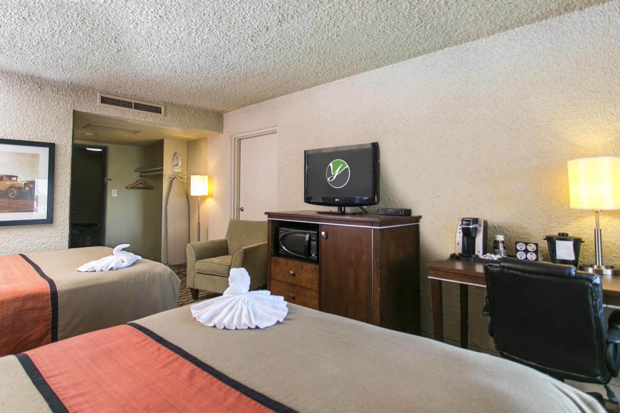 Ramada By Wyndham Edmonton Yellowhead Nw Eksteriør bilde