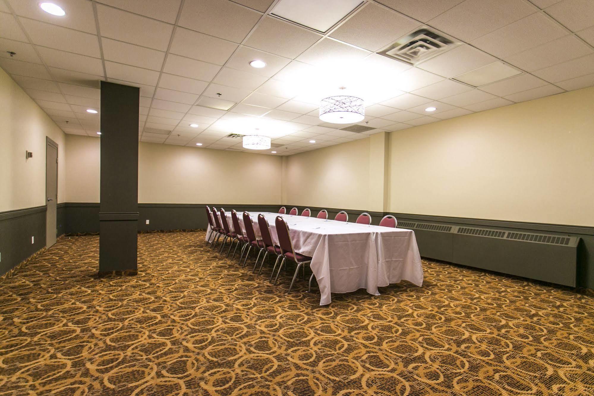Ramada By Wyndham Edmonton Yellowhead Nw Eksteriør bilde