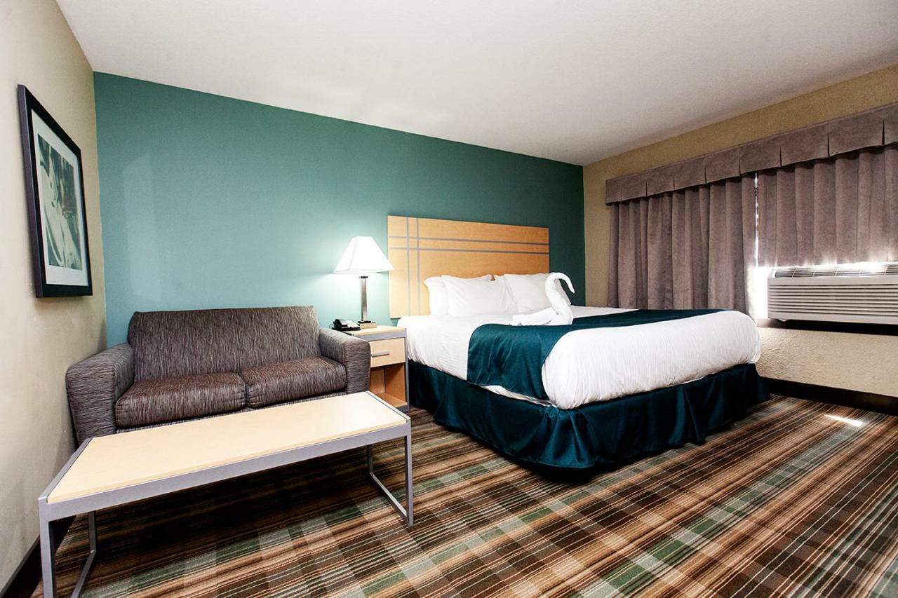 Ramada By Wyndham Edmonton Yellowhead Nw Eksteriør bilde